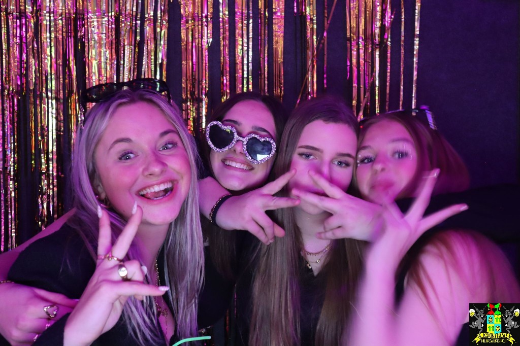 ../Images/Jeugd Opwarmbal Photobooth 163.jpg